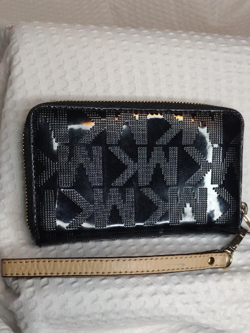 Michael Kors Est 1981  Black Patent Wristlet with Gold Hardware Detachable Strap - Picture 6 of 10